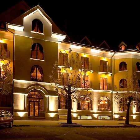 Hotel Chinar Hiszarja Kültér fotó